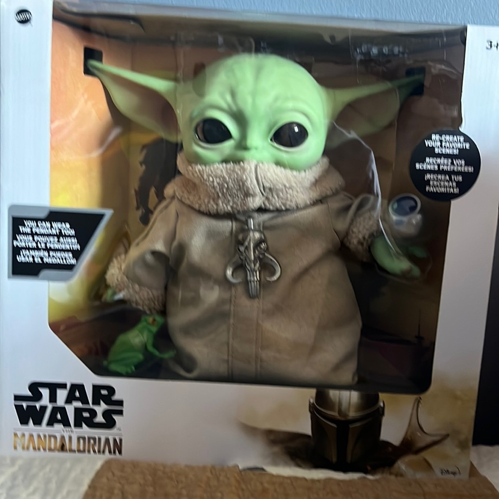 Star Wars mandalorian Yoda toy